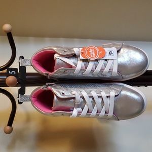 Shoes Big Girls Sz 5.  NWT.  Side Zipper  Silver w/Sparkle